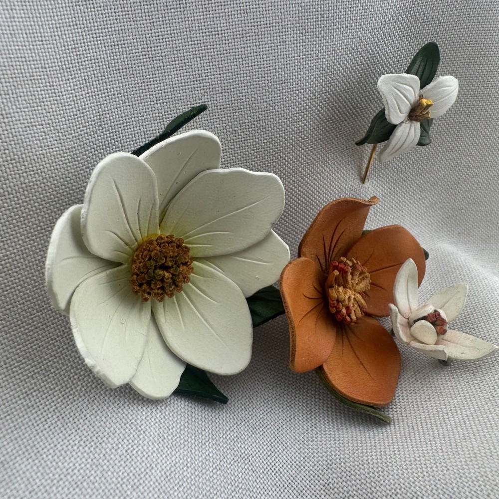 Vintage Leather Flower Brooch Set Handcrafted Pin White Tan Floral Botanical 4pc - Picture 7 of 11